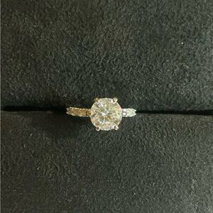 GORGEOUS 5 CTTW Certified White Moissanite Diamond Ring! Size 7.